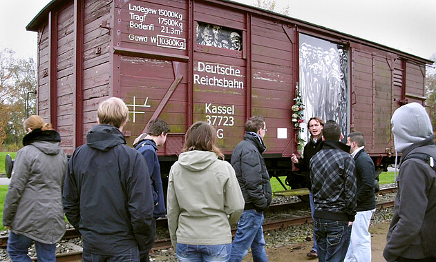 Foto vom Studientag für angehende EisenbahnerInnen. Foto: KZ-Gedenkstätte Neuengamme, 2009.