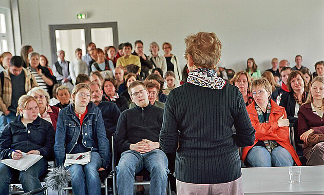 Bild vom Zeitzeugengespräch mit Dagmar Lieblová, Foto: Michael Kottmeier, 2005.