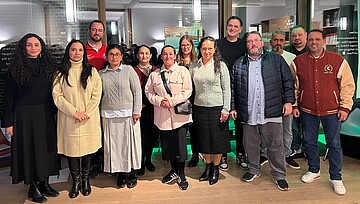 Gruppenfoto mit Teilnehmer*innen des Auftakttreffens am 13. April im Geschichtsort Stadthaus