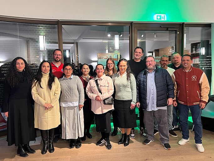 Gruppenfoto mit Teilnehmer*innen des Auftakttreffens am 13. April im Geschichtsort Stadthaus