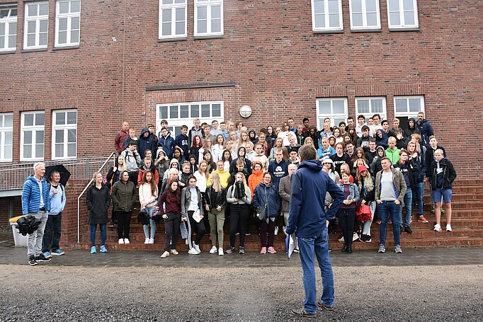 Gruppenfoto während der Begrüßung