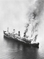 Das brennende Schiff „Cap Arcona“. Foto eines britischen Aufklärungsflugzeugs, 3. Mai 1945.