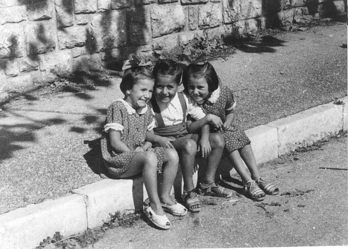 Sergio mit seinen Cousinen Tatiana und Andra im September 1943