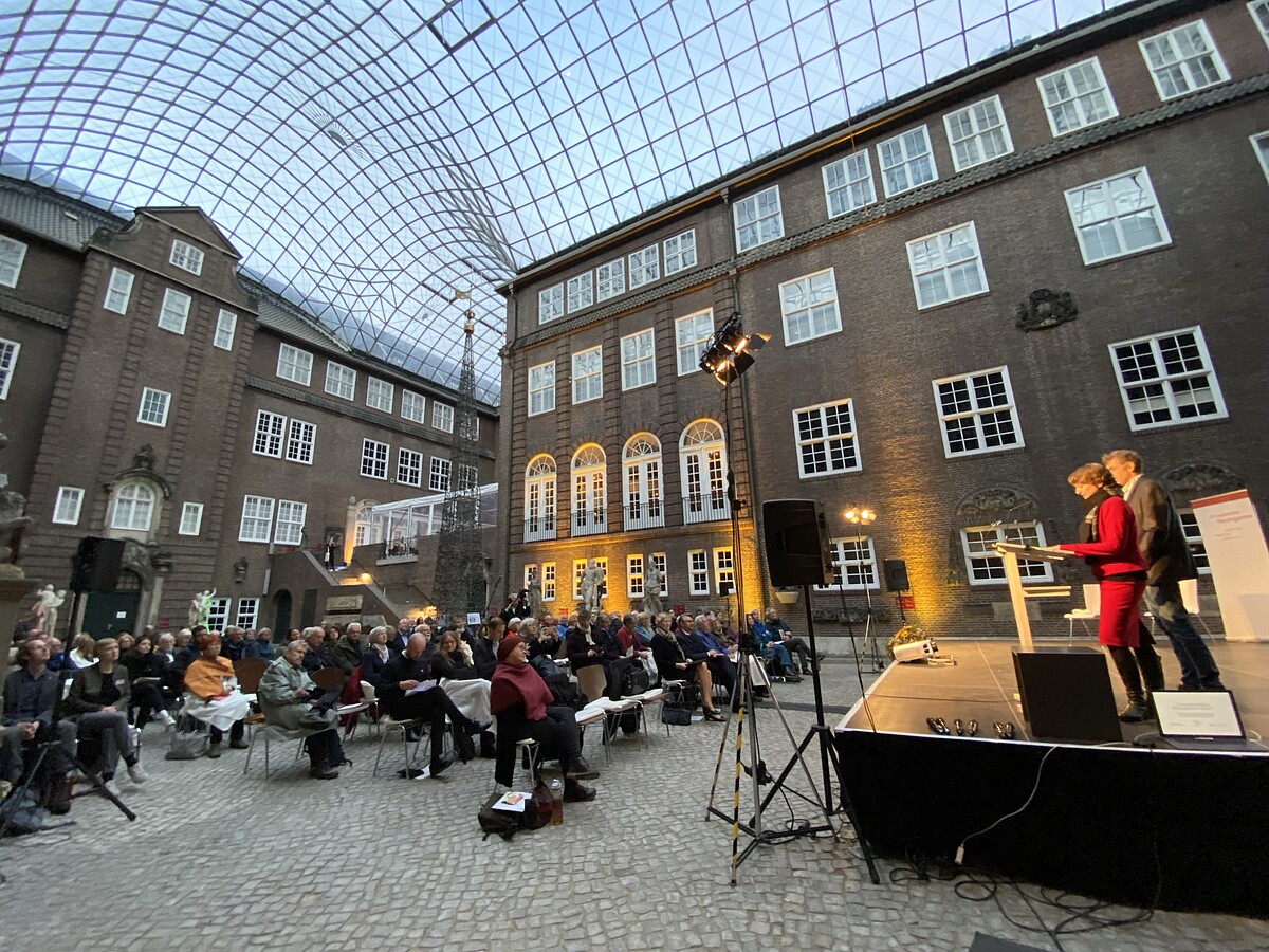 Geschichte dingfest, flschungssicher machen"  Jubilumsveranstaltung zum  40. Jahrestag der Erffnung des Dokumentenhaus Neuengamme