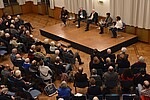 Podium mit Zuschauern