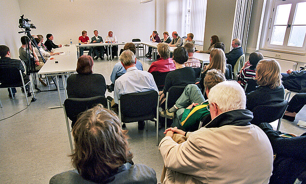 Bild der Konferenz im Studienzentrum. Foto: Michael Kottmeier, 2005.
