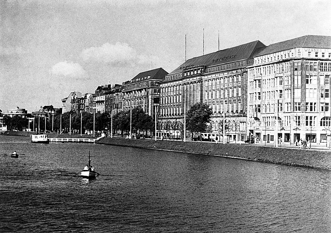 Foto des Gerichts des Admirals der Kriegsmarinedienststelle Hamburg am Ballindamm 
