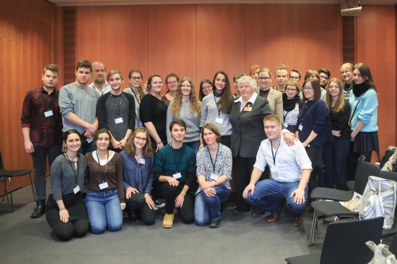 Zeitzeugengespräch der Projektteilnehmenden mit Anastasia Gulei, Ukraine. Foto: privat (Taha), 2016